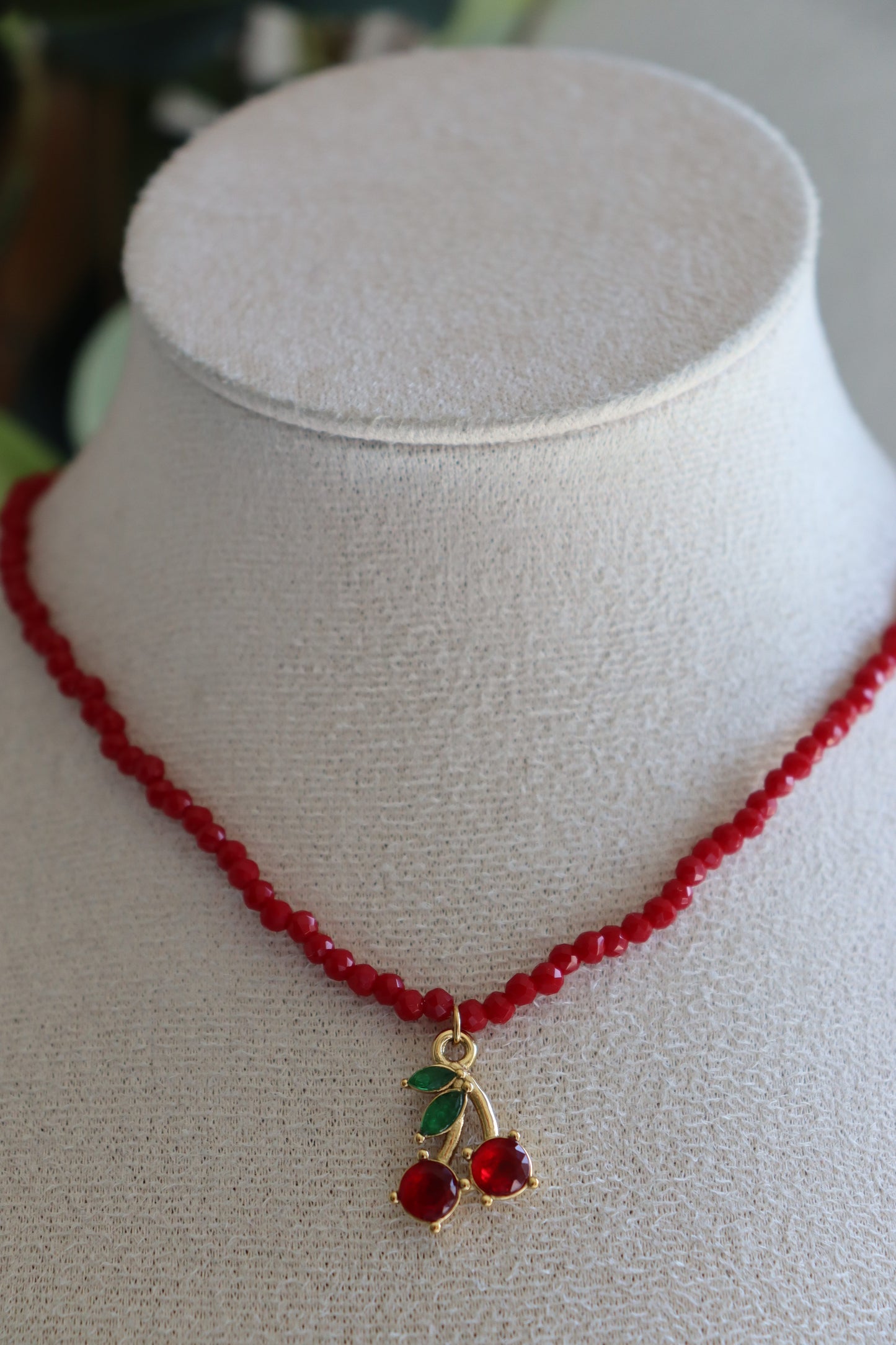 Collier Cherry