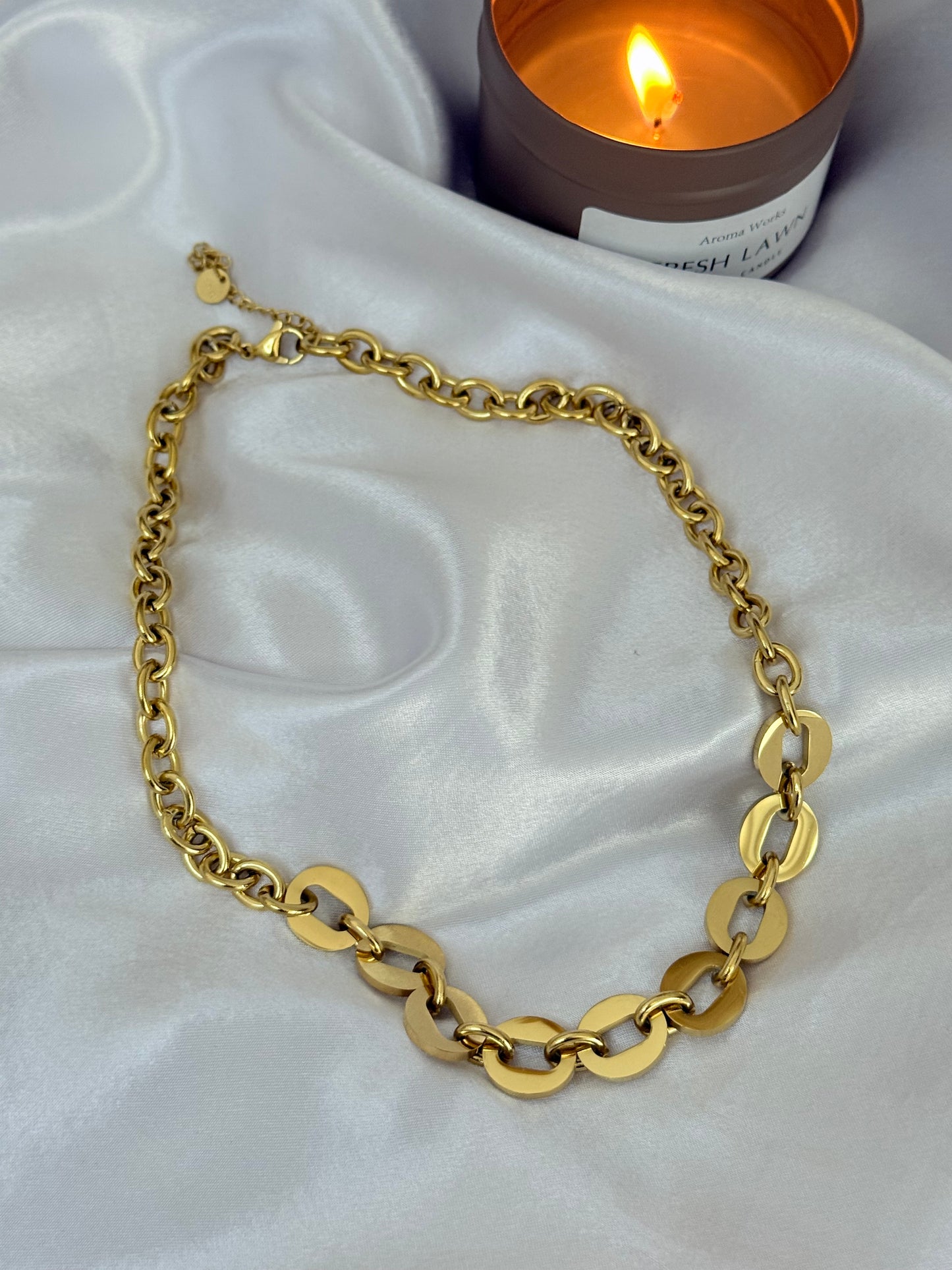 Collier Emily