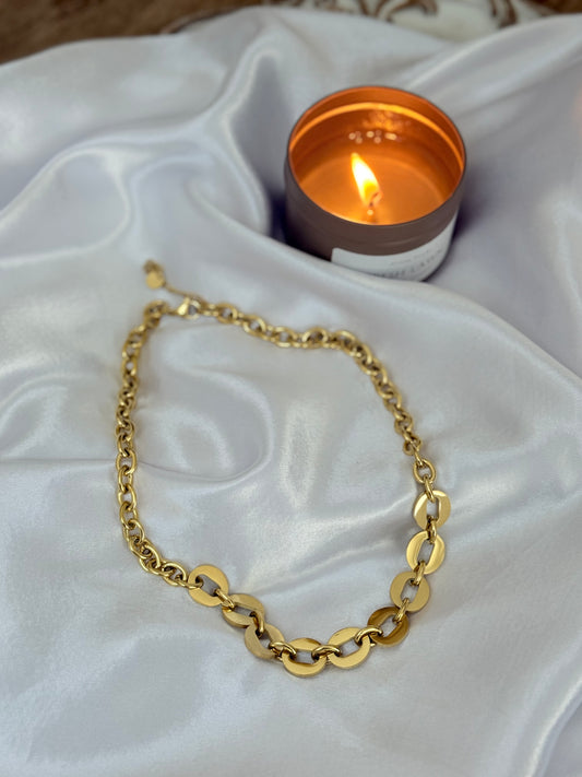 Collier Emily