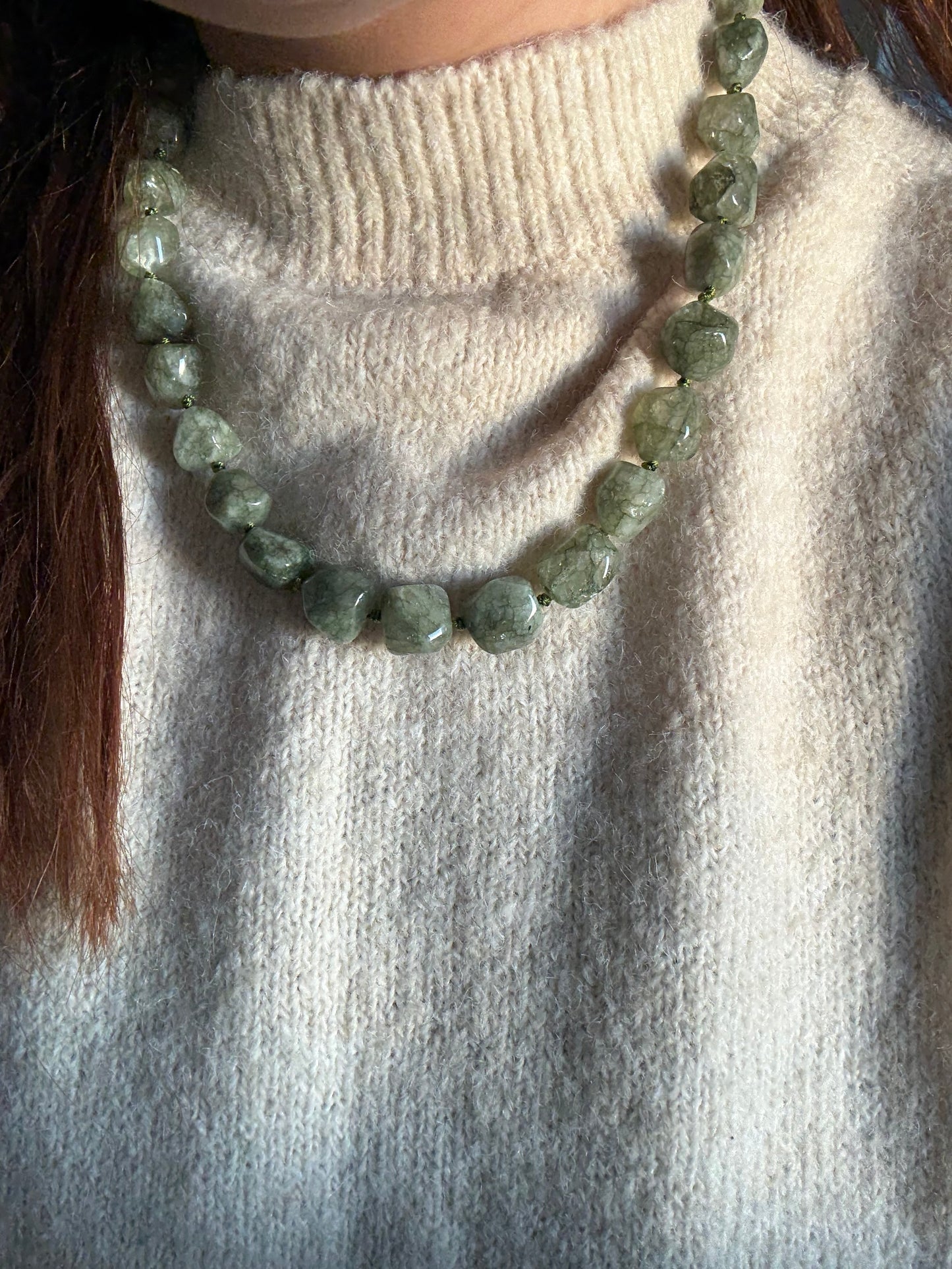 Collier en Préhnite Naturelle – Énergie Douce & Élégance Brute✨