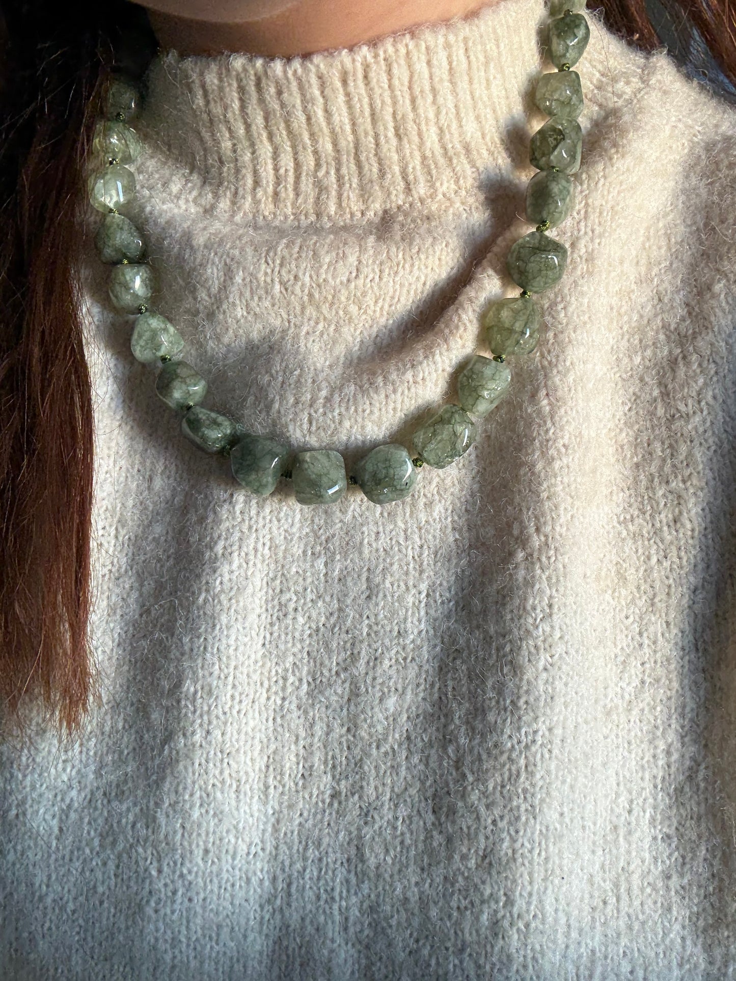 Collier en Préhnite Naturelle – Énergie Douce & Élégance Brute✨
