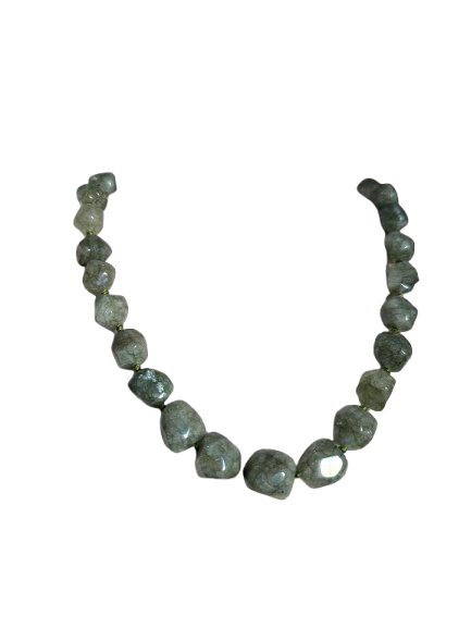 Collier en Préhnite Naturelle – Énergie Douce & Élégance Brute✨