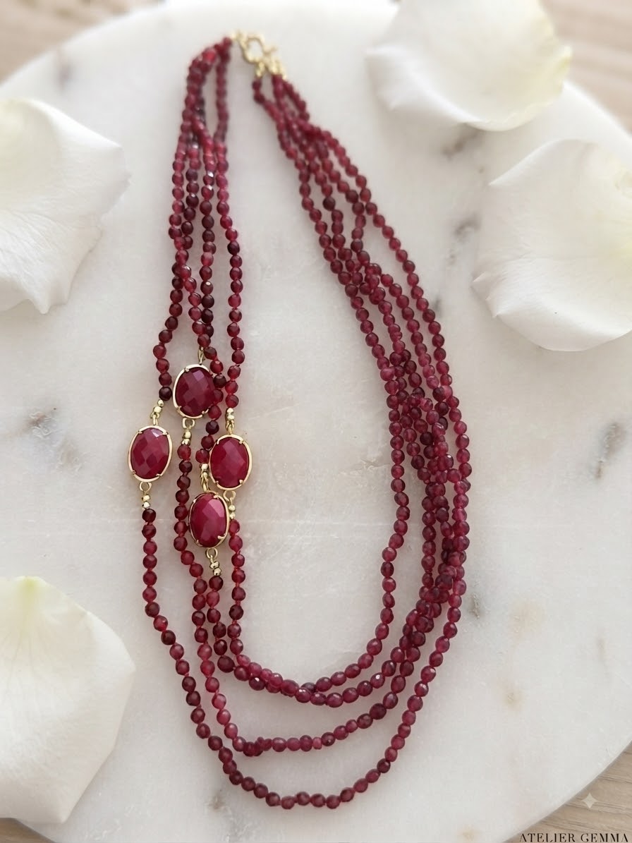 Sautoir création Thalia - avec 3 rangs de perles en RUBIS du CACHEMIRE