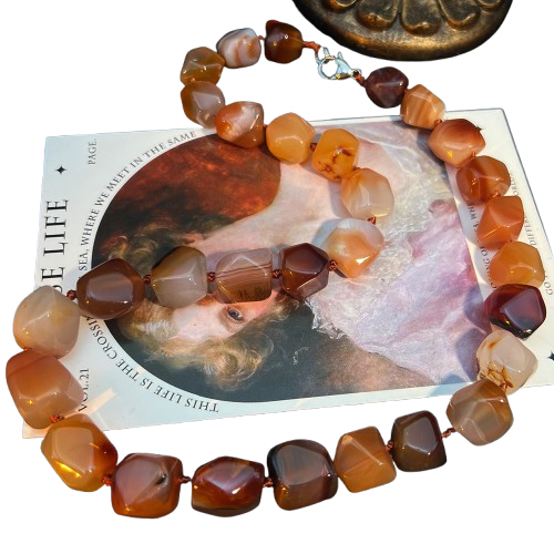 Collier en Jinsi Jade – Élégance Lumineuse & Charme Intemporel