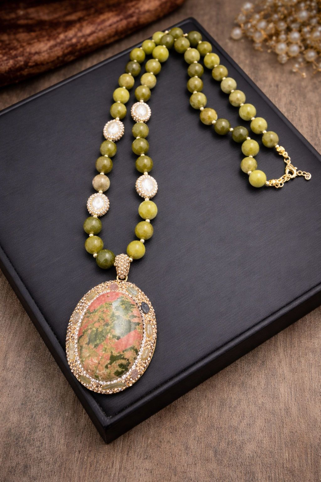 Sautoir en Serpentine et pendentif Unakite