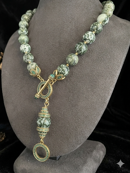 Collier Sautoir "Émeraude Sauvage" – Élégance Baroque et Pierres Naturelles