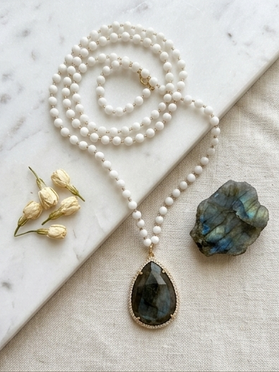 Collier long Nacre et Labradorite