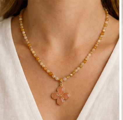 Collier en Citrine & Pendentif Fleur en Pierre de Soleil