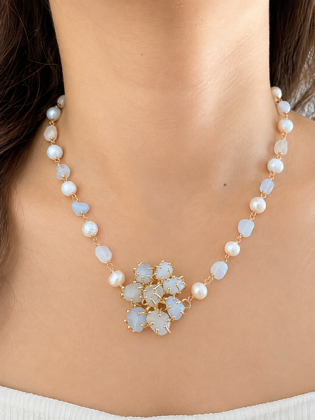 Collier création Astrée - Perles d’eau douces et Agathe blue lace