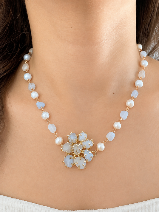 Collier création Astrée - Perles d’eau douces et Agathe blue lace