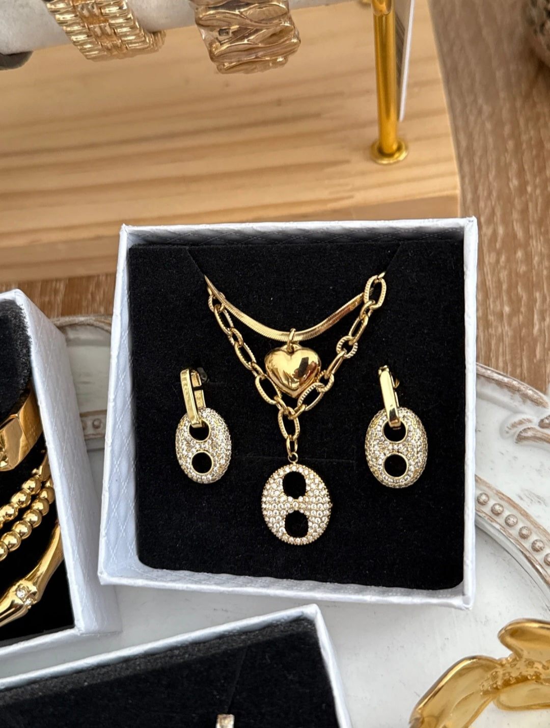 Coffret bijoux : Collier double chaîne & boucles d’oreilles